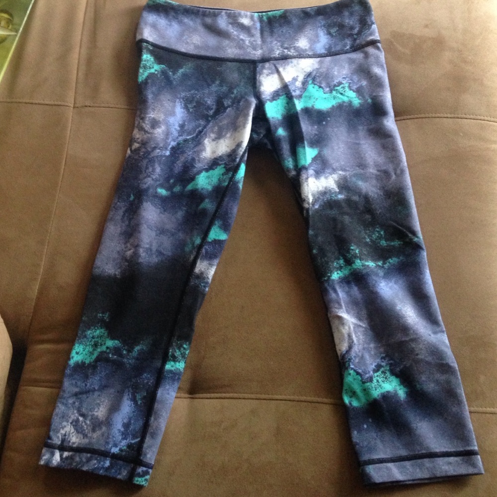 Lululemon crops